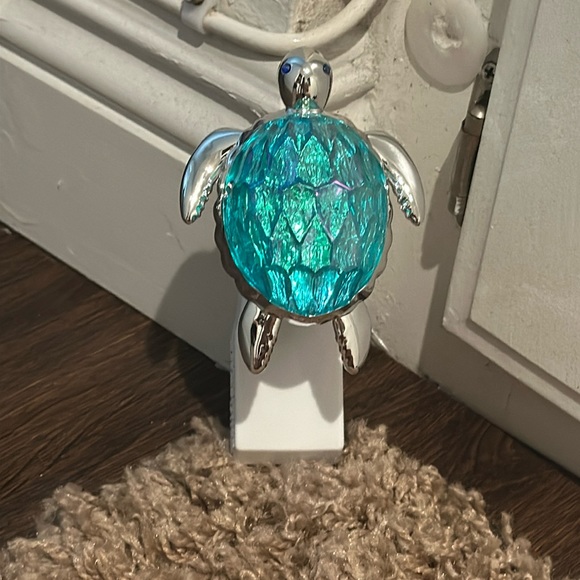 Bath & Body Works Other - Light Up Iridescent Turtle- Wallflower